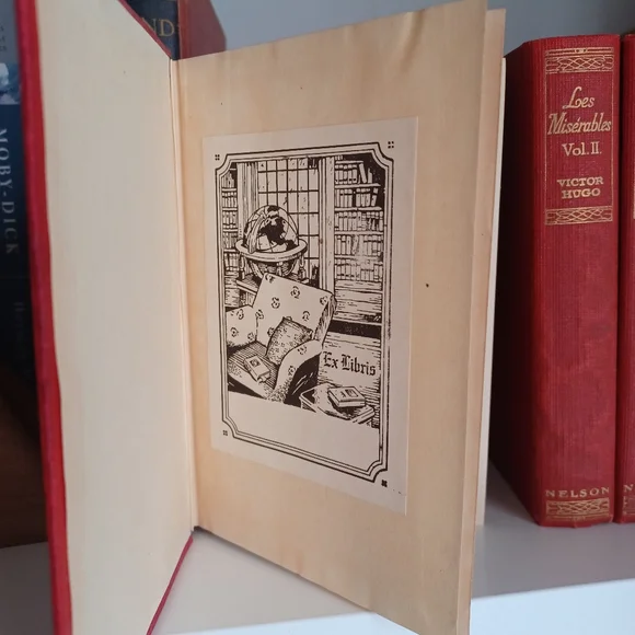 Victor Hugo Vintage Red Book Collection 6 books, Classic Reading And Home Decor - Picture 3 of 8